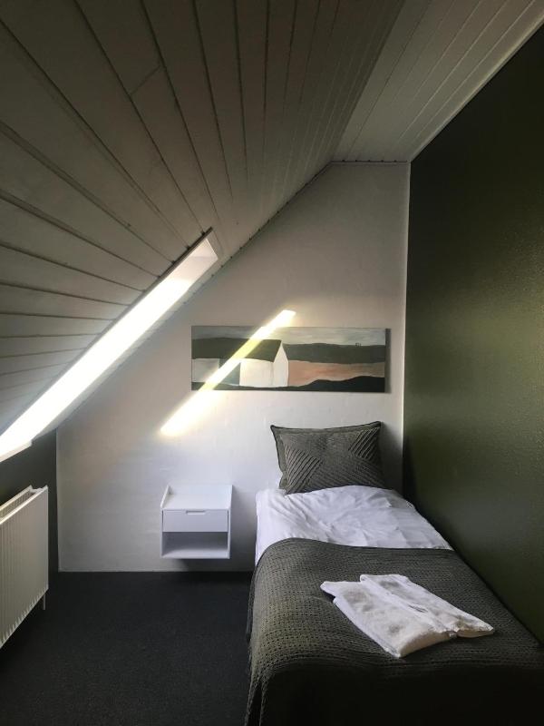 Standard Triple Room image 4