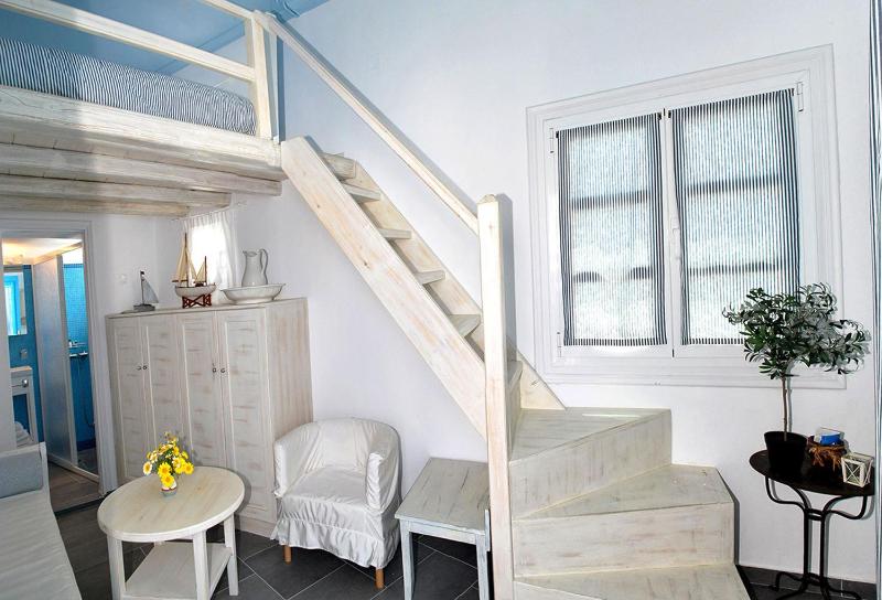 Triple Room with Balcony image 2