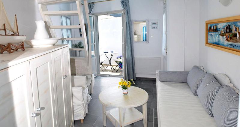 Triple Room with Balcony image 1