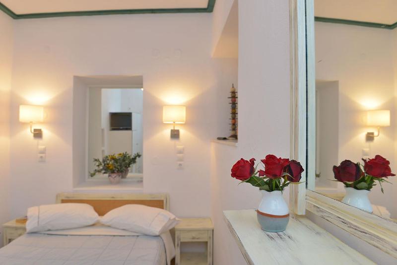 Double or Twin Room with Garden View image 3