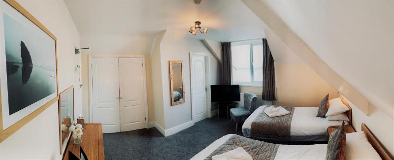 Twin Room with Sea View image 4