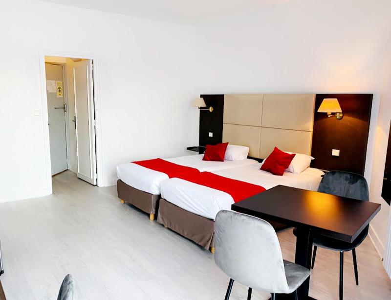 Twin Room image 1