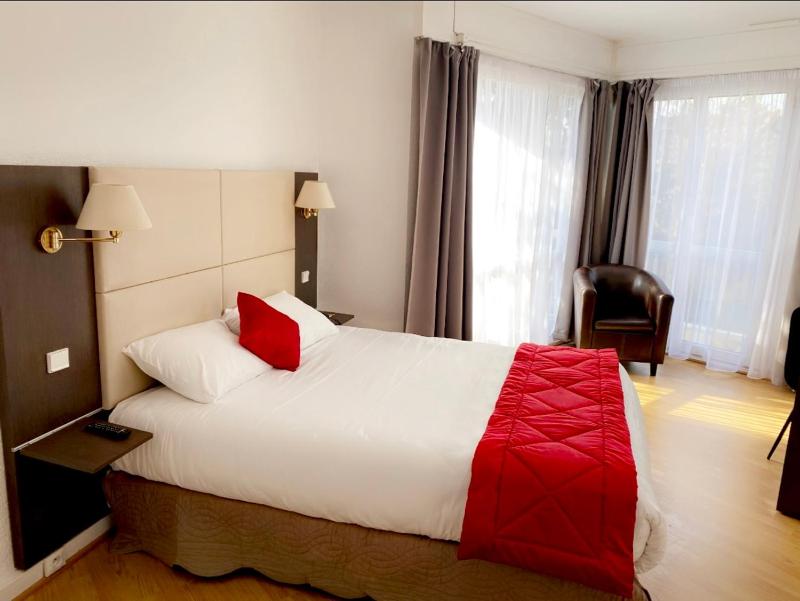 Double Room image 3