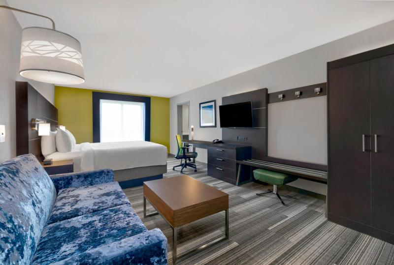 King Suite with Sofa Bed image 2