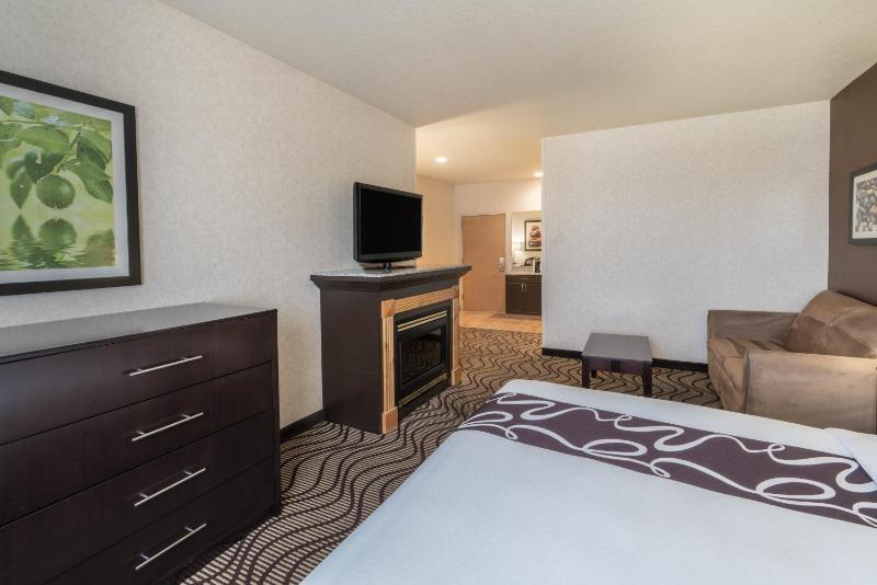 Deluxe Executive King Room - Non-Smoking image 2