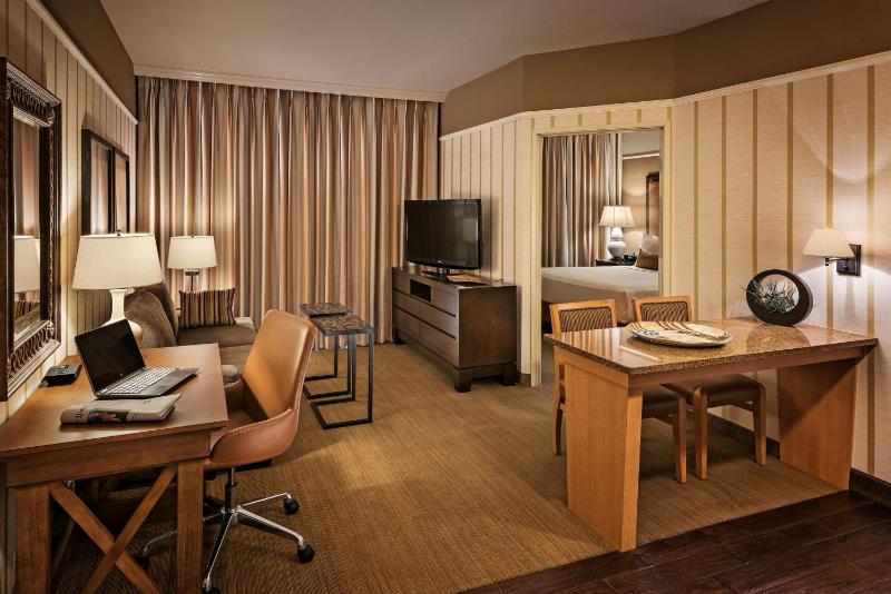 One-Bedroom Suite with Two Queen Beds image 1