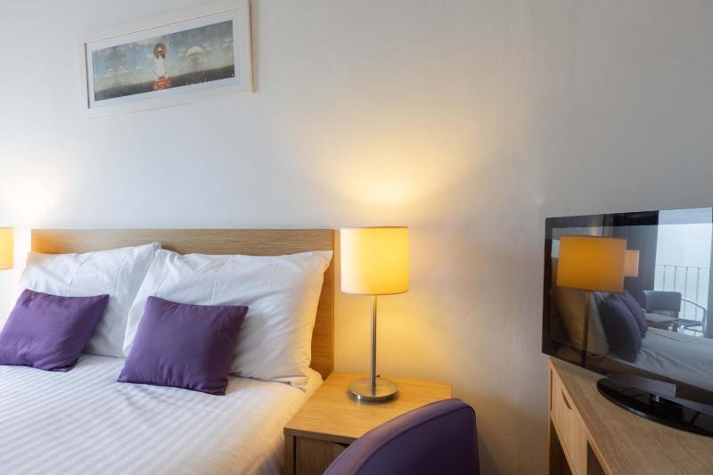 Double Room image 4