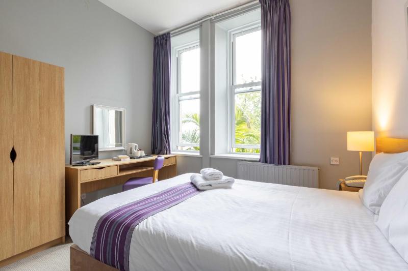 Double Room image 3