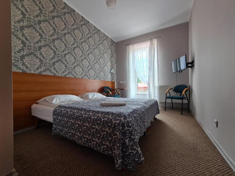Double Room image 3