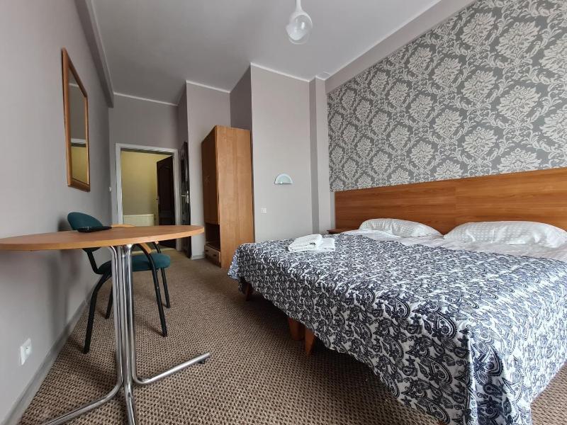 Double Room image 2