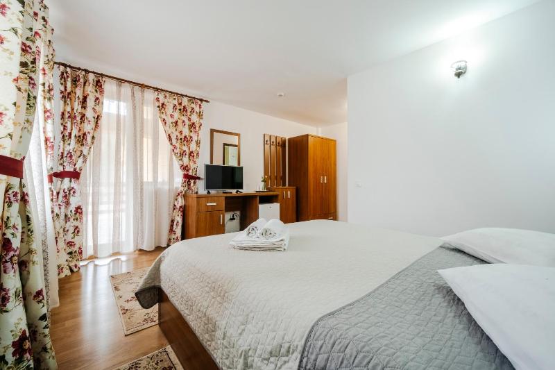 Double or Twin Room image 3
