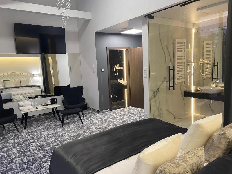 Honeymoon Suite image 1