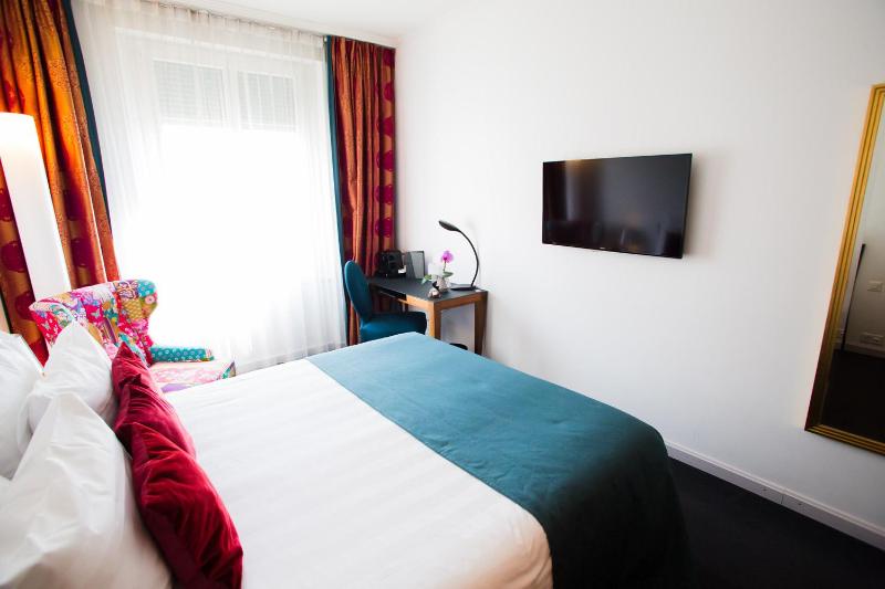 Small Double Room image 4