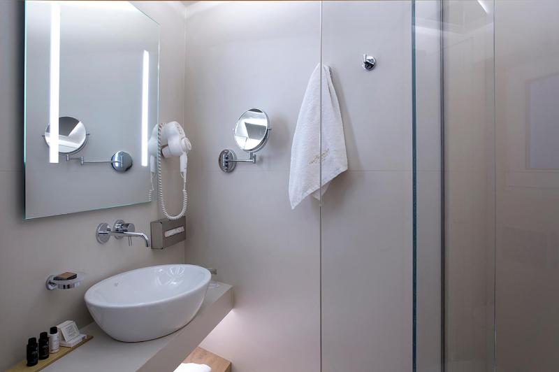 Superior Double Room image 4