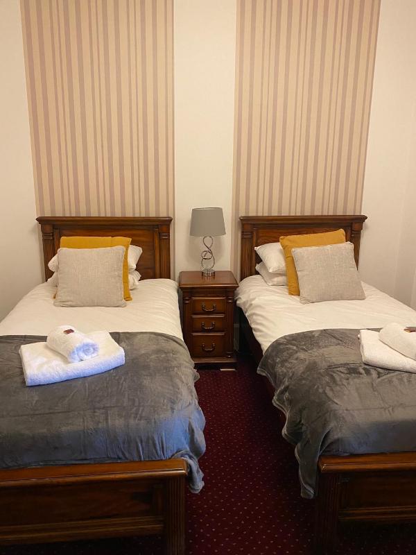 Small Twin Room image 1