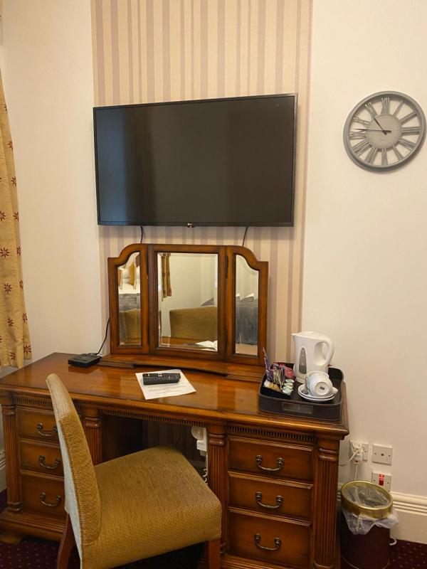 Small Twin Room image 3