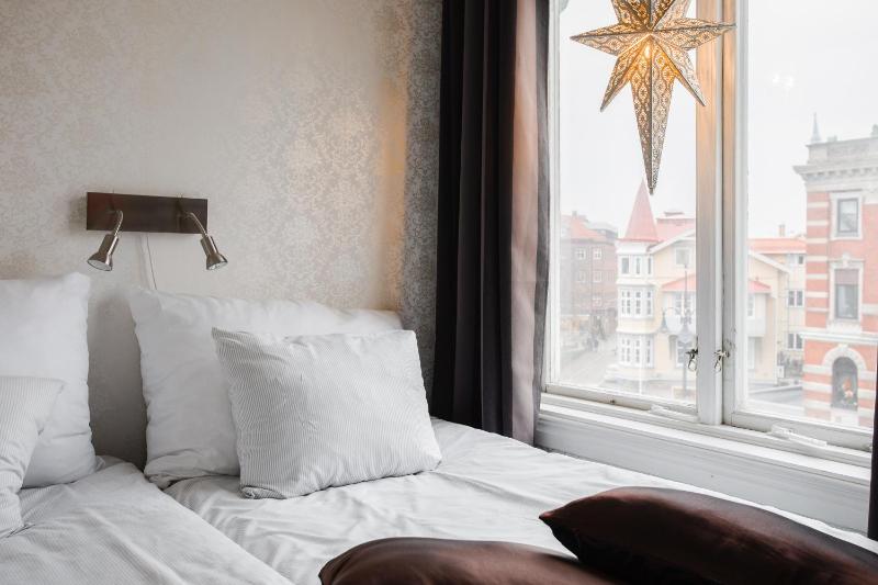 Standard Twin Room image 2