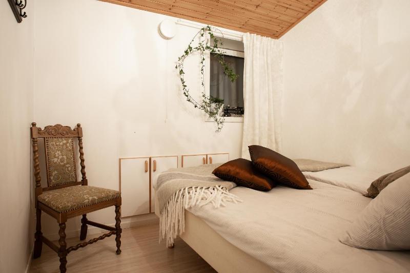 One-Bedroom Apartment with Kitchen image 2