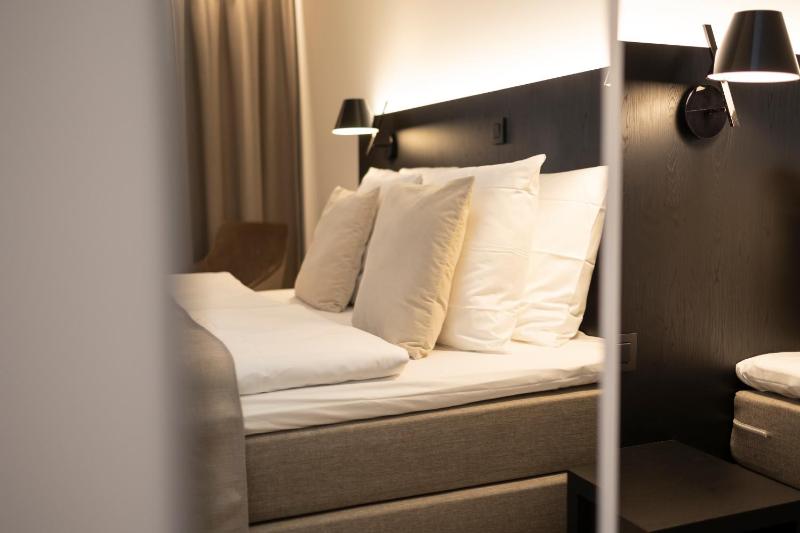 Standard Double Room image 4