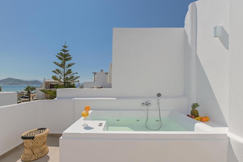 Deluxe Suite with Sea View image 1