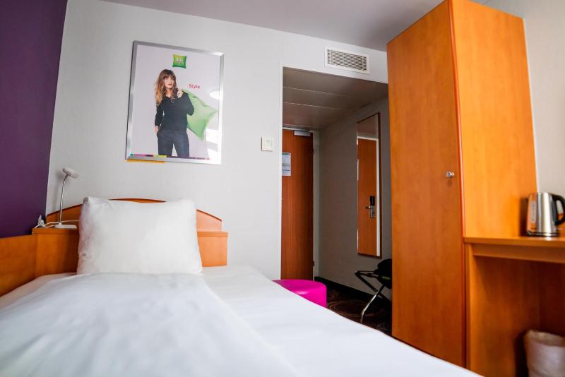 Standard Single Room image 4