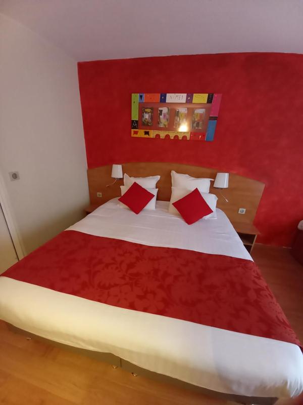1 Double Bed 2 Single Beds - Superior Room image 3
