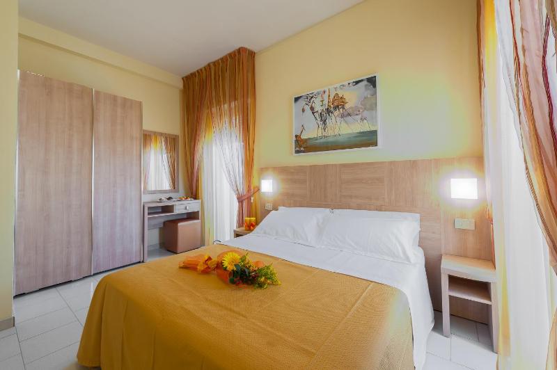 Standard Triple Room image 1