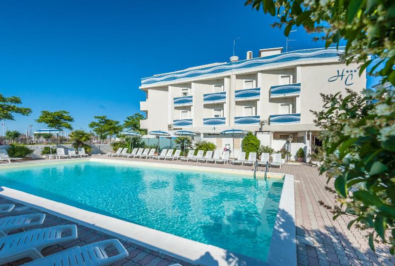 Double or Twin Room with Pool View image 4