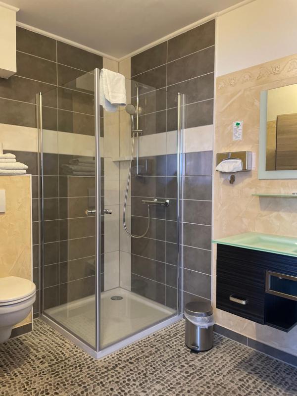 Double Room with Balcony image 3