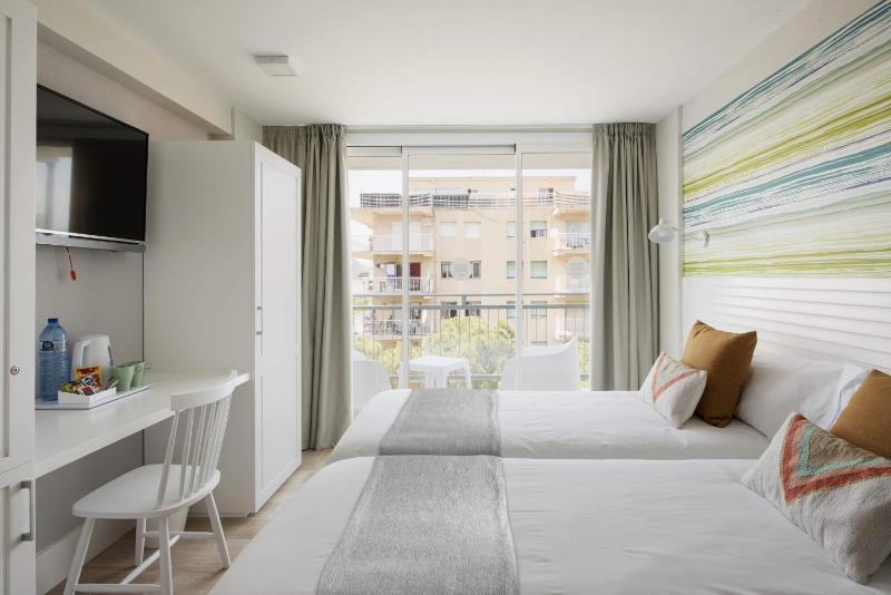Double Room with Terrace image 4
