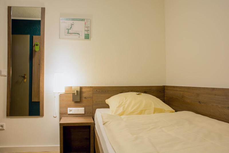 Standard Single Room image 3