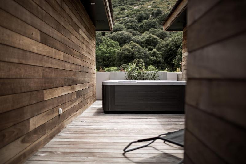 Superior Duplex Apartment with Hot Tub image 2