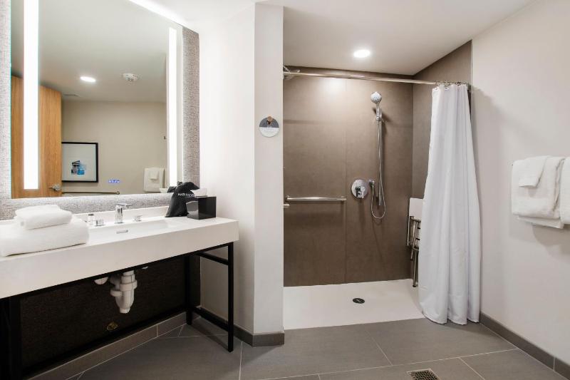 Suite, Club level, 1 Bedroom Executive Suite, 1 King image 2