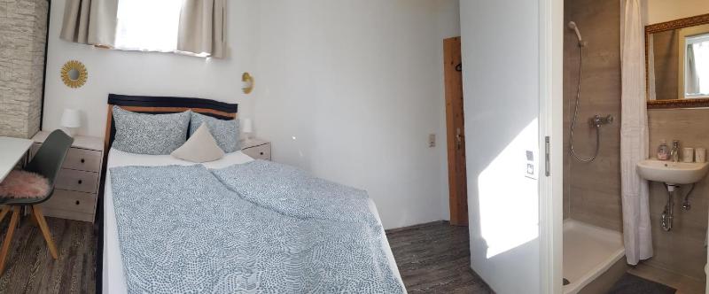 Double Room with Private Bathroom image 4
