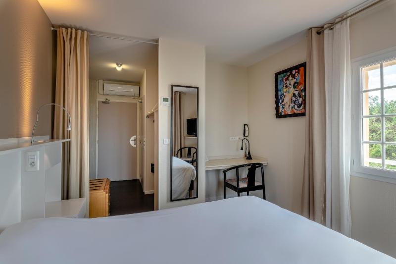 Deluxe Double Room image 3