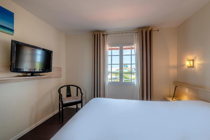 Double Room image 3
