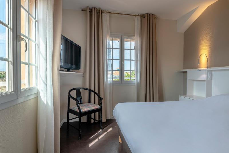 Double Room image 1