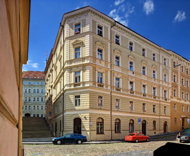 Hotel Golden City Garni - image 4