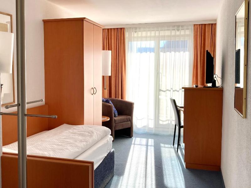 Single Room image 3