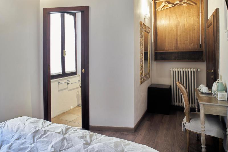 Small Double Room image 4