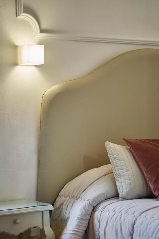 Small Double Room image 2