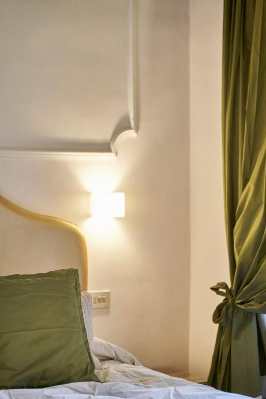 Small Double Room image 1