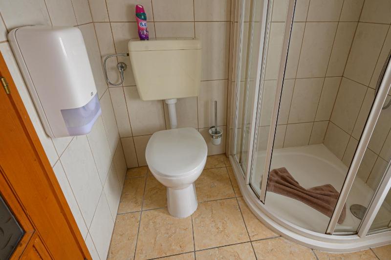 Twin Room image 3