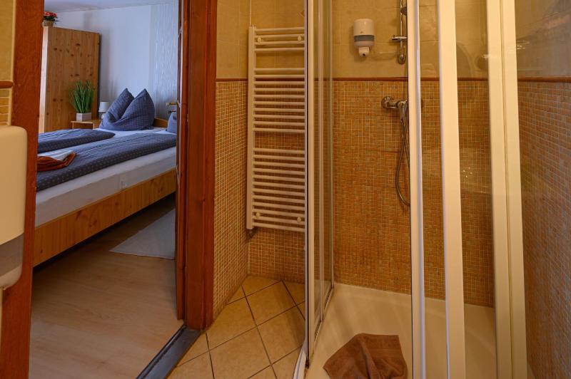 Twin Room image 4