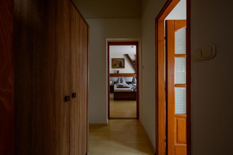 Twin Room image 4