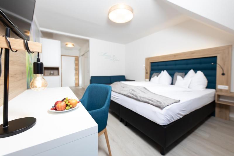 Deluxe Double Room with Balcony image 1