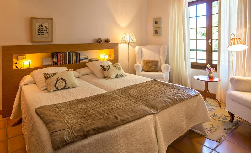 Double Room image 3