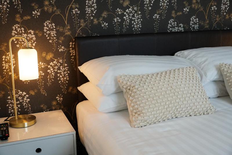 Double Room image 3