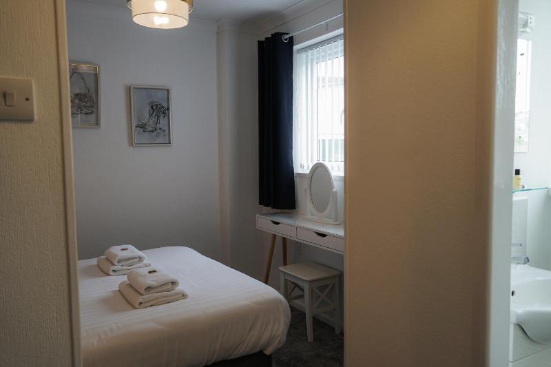Double Room image 4