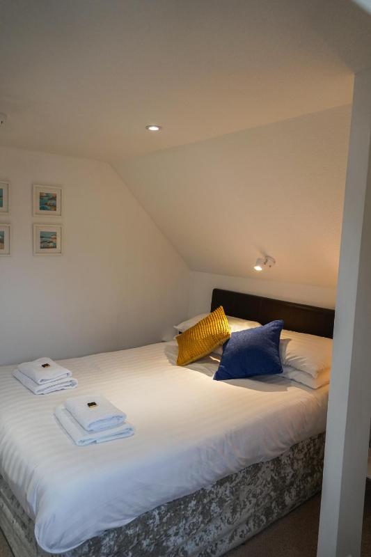 Single Room image 4